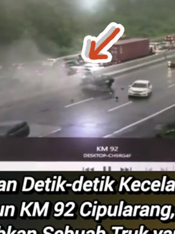 rekaman cctv detik2 truk tabrak mobil di tol Cipularang menyebabkan kecelakaan beruntun #tolcipularang #kecelakaan #kecelakaanberuntun #beritaditiktok #beritahariini #beritaviral #beritaterkini #beritatiktok #videovirall #sedangviral #arjuna89takdir 