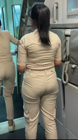 #saj #pramugarisaj #pramugaripesawat #pramugarimilinealcantik #pramugaricantik #anousment #superairjet #berandatiktok #pramugariindonesia #fypシ゚viral #pramugarisuperairjet #pramugaricantikicantik 