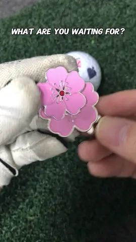 flower golf ball marker #arttodo #arttodogolf #foryoupageofficiall #golf #golfballmarker #golfcourse #golfputtinggreen #holeinone #golffun #golfgirl #girlwhogolf #golffashion #golfputting 