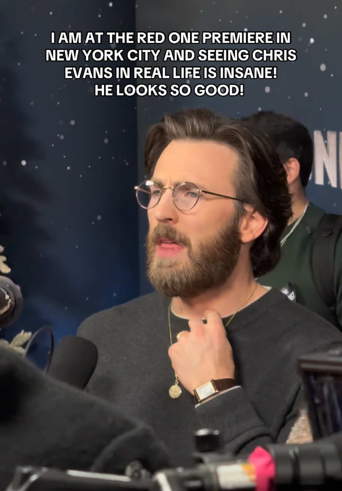 I CAN’T BELIEVE WE ARE BREATHING THE SAME AIR!!!!!! Chris Evans is looking like that ENGLISH TEACHER FINE!!!!!! @Amazon MGM Studios #ChrisEvans #RedOneMovie #AmazonMgmStudios 