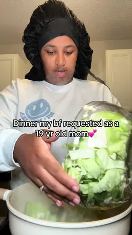 I have been craving cabbage😫😫 #dinner #DinnerIdeas #boyfriend #cooking #toddlersoftiktok #toddlermom #toddlermeals #youngmom #teenmom #budgetfriendly 