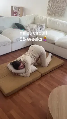 Didn’t even make it through the entire circuit😅 #38weekspregnant #milescircuit #goingintolabor #laboranddelivery #contractions #pregnant #pregnantlife #thirdtrimester #thirdtrimesterbelike #ivfpregnancy #laborinducing #inducinglabor 
