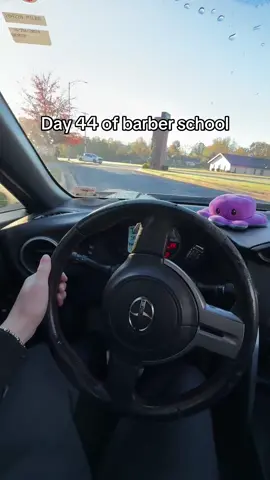Day 44 of barber school #CapCut #thechopshop #barber #barberschool #barberstudent #barberlife #barbershopconnect #barbertok #hairstyle #barbershop #haircutsformen #hairtutorials #haircut #stylecraft #barberclips #barbervideos #hairschool #barbers #burstfade #modernmullet 