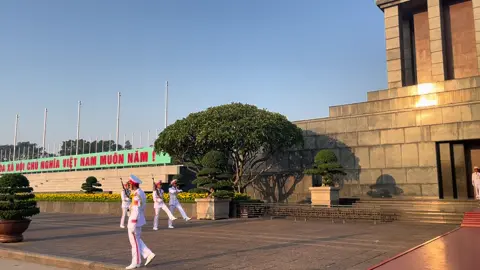 Thay ca gác tại Lăng Bác vào 1 buổi sáng đẹp trời thủ đô Hà Nội ❤️