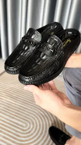 Sục da dập vân cá sấu mạnh mẽ #giaydep #TikTokAwardsVN #giàyda #giaydep #xuhuong 