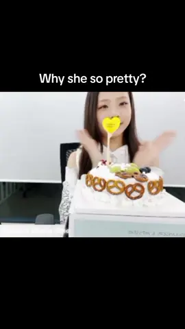 She is actually like an angel🥰😇 || Weverse live #Limseowon #Unis #Kpop #Live #Weverse #Photo #Iu #Blueming 