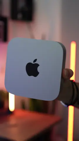 🤩 Mini tamanho, MÁXIMA potência! 🤩 O novo Mac mini com chip M4 chegou e é BRUTAL! 🤯 Provavelmente um dos melhores lançamentos da Apple nos últimos anos ❤️ Vou tentar transmitir-vos a sensação de abrir a caixa deste menino, por isso aumentem o som porque acho que vão gostar 😉 Vídeo sobre esta máquina brevemente no meu canal de YouTube! 🎬 #Apple #MacMiniM4 #Unboxing