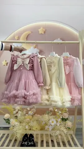 váy nhung tơ von Đẹp xinh cho bé gái #Tiemcuabeo #docuabe #xuhuong #quanaotreem #quanaothudongchobe #quanaoquangchauchobe #vaychobe #vaycongchua 