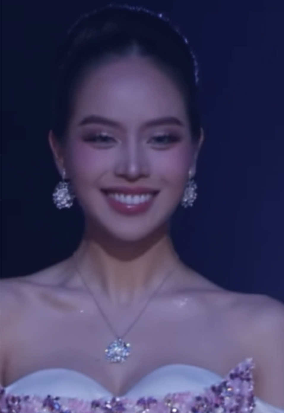 Phần thi dạ hội của Thuỷ #HuynhThiThanhThuy #MissInternational #BeautiesforSDGs #HoahauVietNam #TienPhong #SenVang #Nucos #Vietjet #ArataWellness #YenChungSamVang #TrungNguyenLegend #CharmePerfume #LongBeachPearl #CitiGym 