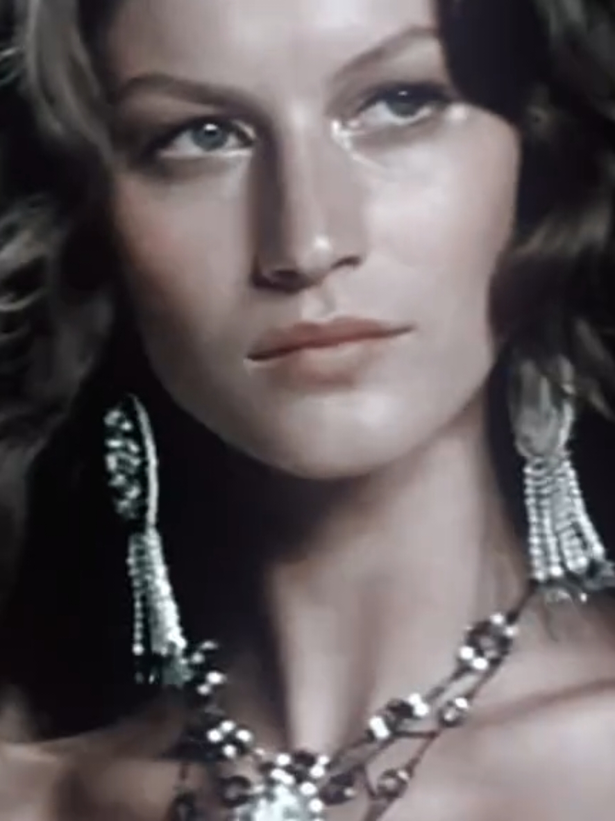 been a while... missed posting gisele edits lol ib: @cozmo.ffx  tags - #giselebundchen #giselebundchenedit #fyp #foryou #foryoupage #SuperModel #edit #aftereffects #trending #model #yanstrilogy