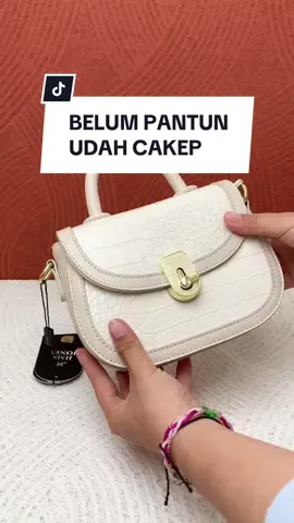 belum pantun udah cakep aja si Cleo Bag Jims Honey yang lucu dan simple banget ini #cleobagjimshoney  #Jimshoneysurabayastore  #PromoGuncang1111 #WIBGajian #BeliLokal -ch