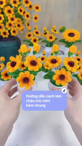 Hướng dẫn chị em cách làm chậu cúc mini kẽm nhung để bàn đây ạ 🥰  #TikTokAwardsVN #flower #cutegift #cuteflowers #handmadeflowers #caythongkemnhung #kemnhung #kemnhunglamhoa #giftideas #giftforher #bouquet 