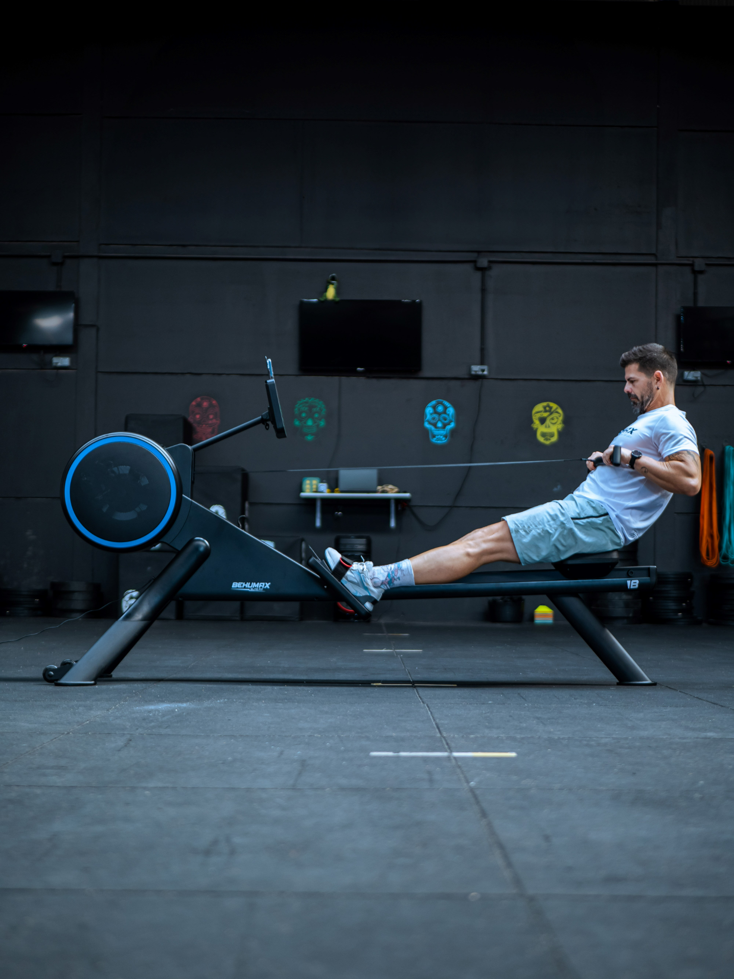 ¡Conoce la Máquina de Remo Rower Endurance Pro de Behumax, diseñada para entrenamientos exigentes en casa! 🚣‍♂️ ✔️ Resistencia Magnética Ajustable y Volante de Inercia de Alta Precisión: perfecto para sesiones de bajo impacto que maximizan resistencia y tonificación. ✔️ Sistema de Deslizamiento Suave: movimiento fluido para entrenar de forma segura. ✔️ Pantalla LCD Avanzada: sigue en tiempo real calorías, distancia, tiempo, y frecuencia cardíaca. ✔️ Soporte para Tablet y Asa Ergonómica: máxima comodidad y entretenimiento mientras entrenas. Entrena todo tu cuerpo con la máxima calidad en cada remada. 💪 #RowerEndurancePro #EntrenamientoEnCasa #FuerzaTotal #Behumax #Fitness #MaquinaMultiestacion #Musculacion #EntrenamientoMuscular #EntrenamientoFuncional #EntrenaEnCasa