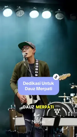 Ketika melodi “Sendiri Dulu” dilantunkan, semua terasa begitu special dan berbeda, terasa lebih mengalun menyentuh perasaan merinding dan berusaha menahan tangis, suasana berubah menjadi penuh haru Lagu ini dipersembahkan untuk Dauz, gitaris yang sedang berjuang untuk sembuh. Di Playlist Live Festival, tak hanya suara yang mengalun, tapi juga doa, harapan, dan cinta dari ribuan penonton yang setia. Semoga doa kita menjadi kekuatan untuk kesembuhannya. #merpatiband #merpati22tahun #merpatiband22 #playlistlivefestival2024 #nostalgiawithmerpatiband @Andi Merpati @Ayuz Merpati @dauzmerpati @Octa Carolina @NAGASWARAOFFICIAL 