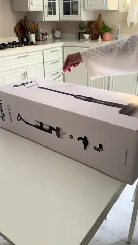 رهيبهههه جداً عمليه توفر عليك وقت وجهد 🤩🌱. . اعلان . المكنسة من دايسون WashG1🫧 ‏@dyson_arabia #DysonArabia #DysonWashG1 #Dysonhome #DysonMop #CleanTok #DysonHealthyhome #DropTheMop