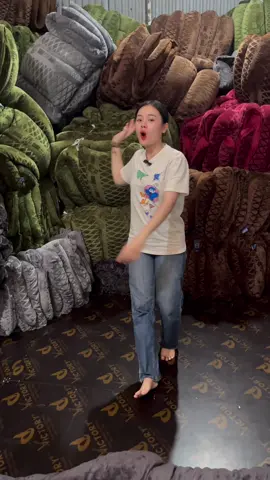 Tranh cô cô lông tho đại hàn dày dặn cả nhà đắp ấm, đầy đủ mẫu cho các bác chọn. Giá chỉ hơn 2xx miễn ship. Các bác săn ngay nha #chăncoco #chăngagối #chăn #giadungtienich #chandaihan #chanammuadong 