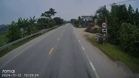 trường hợp mà a e khi vượt sợ nhất,,, bác xe con hú hồn nép rất sát#xuhuongtiktok #xetaitiktok🚛 