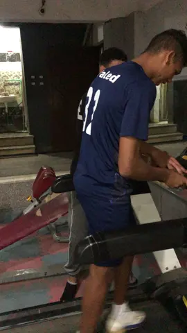 وليد الليبي اقوي شاب في مصر 💪