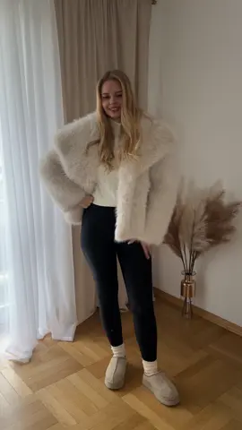 Które najlepsze ? 🥹  . . . #outfitinspo #dc #strój #dailyoutfitsideas #blondegirl #haul #stradivarius #futro #viralhaul 