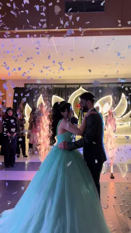 First Dance 🤍 #firstdance #weddingday #couplegoals #lovestory❤️ #fy #pourtoi 