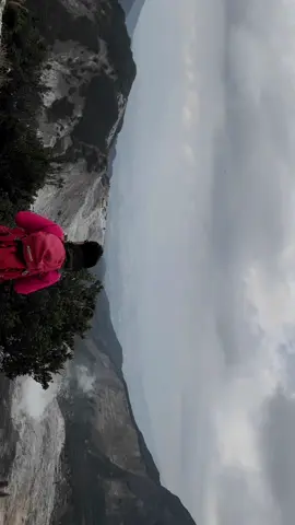 Terkadang kita harus terluka agar kita bisa merasakan perih yang nyata#papandayanmountain #sadvibes 