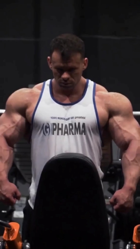 Fernando Superman - Monster Cast . #bebezinho  . . #Fitness #bodybuilding #monstro #fisiculturismo #academia #monstercast #treino #gym #gymmotivation #workout #bodybuildingmotivation #maromba #marombeiro 