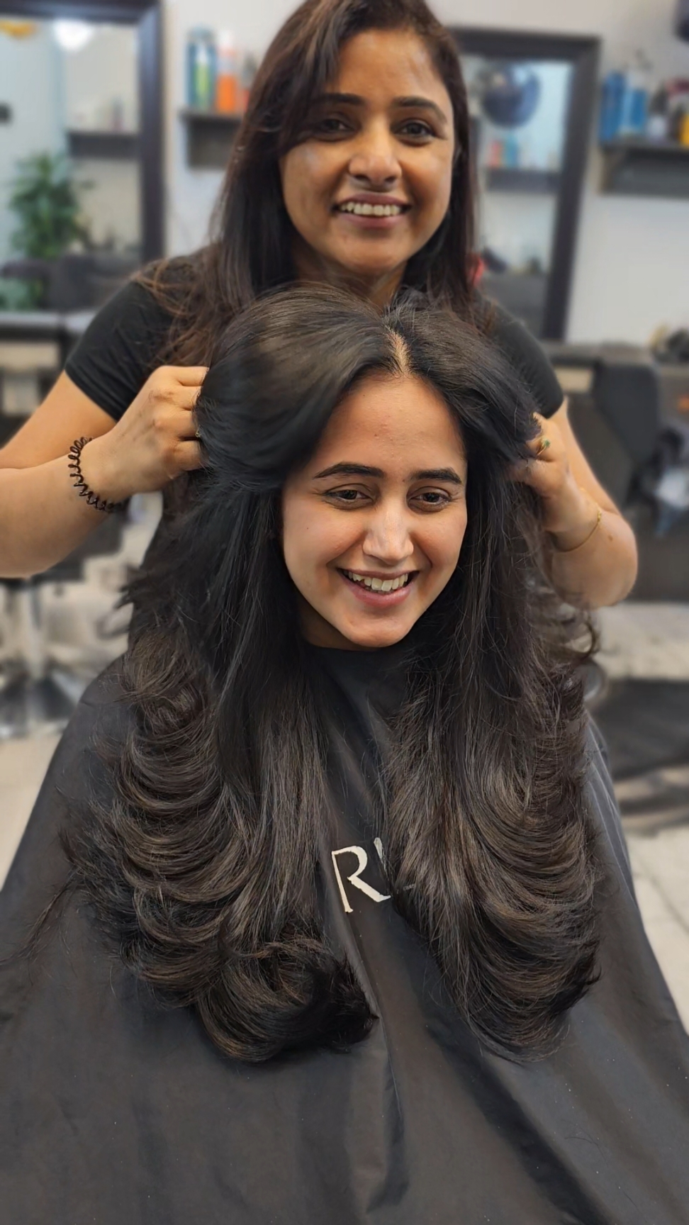 It girl haircut of all times 🎀🌸🤌🏻 ask for- lots of layers Face framing layers Curtain bangs Voluminous blowout  Book your slot at (905)-497-2489 #bramptonhairsalo#fyp  #foryoupagee  #lotsoflayers  #layershaircut  #bestsalonbrampton  #thestyloria  #hairsalonnearme  #gtasalon#explorepage  #faceframinglayers  #curtianbangs #itgirlhaircut  #womenhaircut #haircutconsultation #beforeafter#voluminoushair #blowout  #haircuttransformation #bramptonsalonandspa #bestlayershaircut 