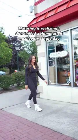 Idk about you…but we’re pretty immature around here😌 #HummusFit #mealprep 