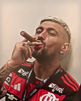 Que homem timido é esse senhor?? #flamengo #arrascaeta #foryoupagе #futebol #soccertiktok #flamengoedit #vaiprofy #foryoupagе