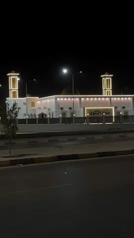( لتبلون في أموالكم وأنفسكم )  أي : لا بد أن يبتلى المؤمن في شيء من ماله أو نفسه أو ولده أو أهله ، ويبتلى المؤمن على قدر دينه ، إن كان في دينه صلابة زيد في البلاء 🔹ابن كثير  #تلاوة_عطره_للقارئ_احمد_طاهر_إسكينيد #اجدابيا #اسكينيد 