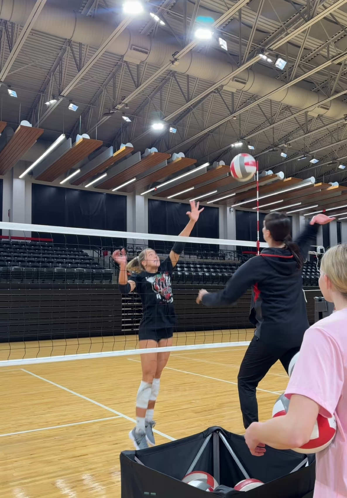 Blocking work with the Bucks #gobucks #volleyball #ohiostate #fyp #ohio #osu #nike #columbus 