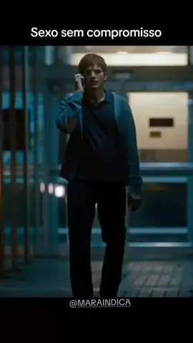 Sexo Sem Compromisso é uma comédia romântica de 2011 que traz Natalie Portman e Ashton Kutcher nos papéis principais. A trama gira em torno de Emma e Adam, dois amigos que decidem fazer um acordo inusitado: ter uma relação só de sexo, sem envolvimento emocional. A ideia é simples – eles podem se divertir, mas sem as complicações e dramas dos relacionamentos amorosos. No entanto, à medida que eles passam mais tempo juntos, as coisas começam a ficar confusas e sentimentos inesperados surgem, testando o 