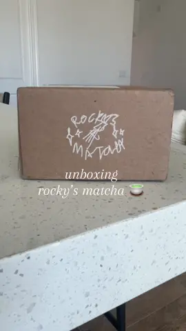 unboxing @Rocky’s Matcha 💙🍵  #matcha #matchalatte #rockysmatcha #unboxingvideo #matchatok 