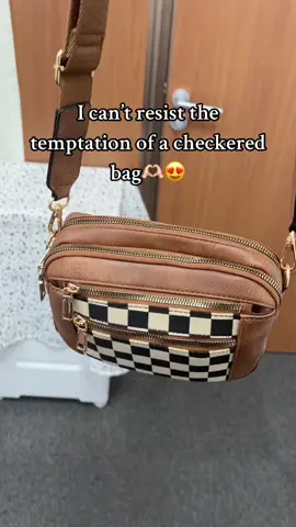 Love checkered bag!!!!🫶🏻#bag#crossbodybag#checkered#shoulderbag#crossbodybag#trendy#everydaybag#puleather #fashion#communtingbag #workbag#lotsofspace#colorblock#tiktokshopblackfriday #tiktokshopcybermonday #spotlightfinds #giftforher 