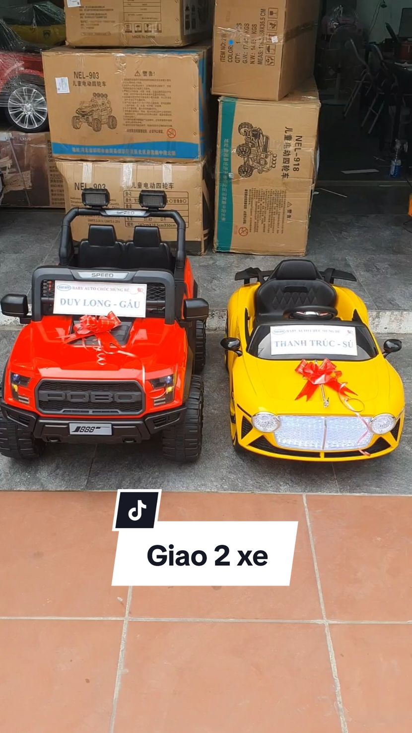 Giao 2 xe cho 2 bé 1 trai 1 gái. #xeotodientreem #otodien #babyauto 