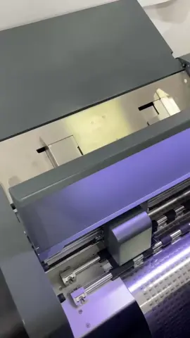 Mesin cutting autofeeder dari Skycut Max4, membuat kerjaan anda semakin efisien.