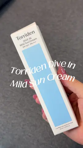 Em này siêu lành tính nên dùng được cả cho trẻ em và mẹ bầu đó nha #TikTokAwardsVN #torriden #kemchongnang #mildsunscream #divein #skincare #tips #goclamdep #xhtiktok #xh #videoviral 