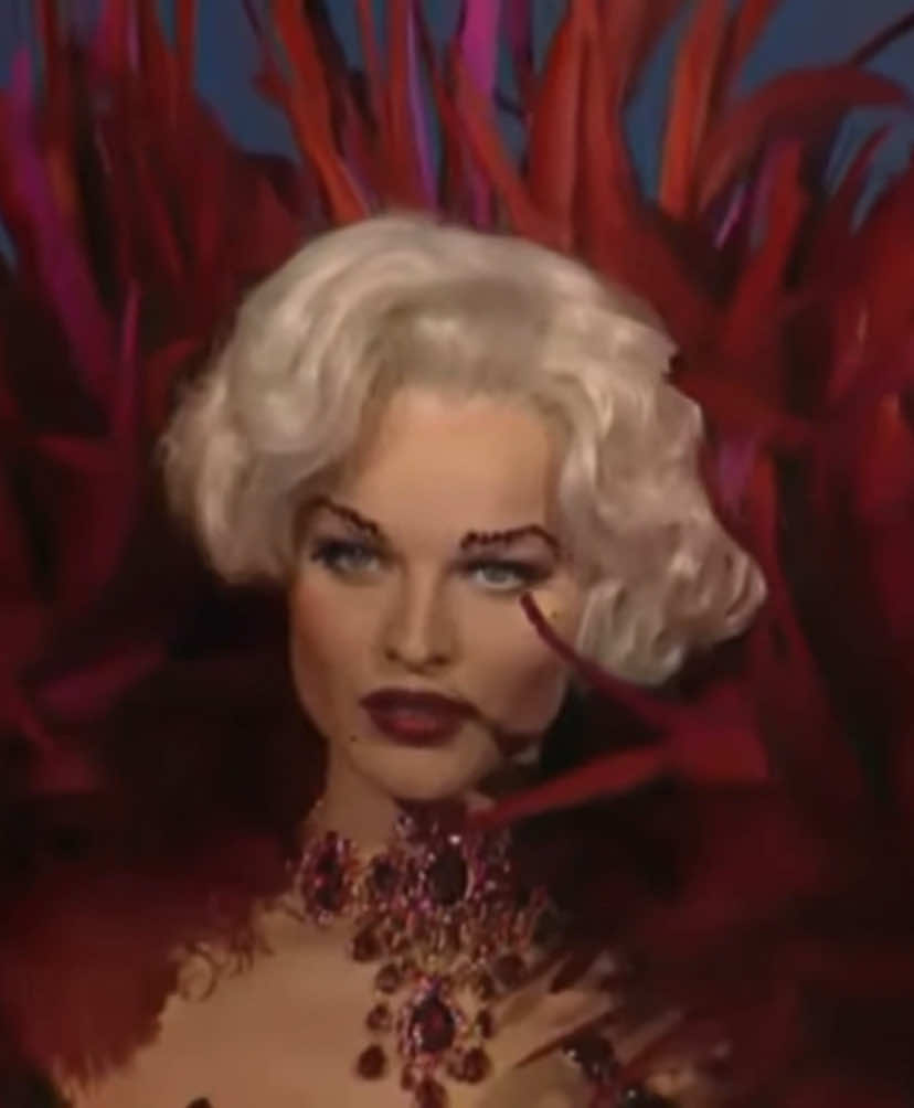 Eva Herzigová for Thierry Mugler Haute Couture F/W 1995.  #evaherzigova #thierrymugler #mugler #fashion #Runway 