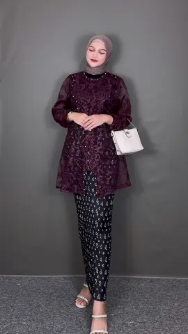 combo cakep ga seeee🫵🏻😍 jadi secantik itu lhoooo😍😍 . . . . . . . . . . . #plisket #outerbrukat #outerbrokat #rokplisket #ootdkondangan #outfitkondangan #OOTD #ootdhijab 