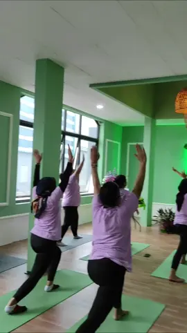 Banyak kan best variasi kelas di rumah yoga, yuk buruan join sekarang 😍 mumpung ada promo nih...🎉🎉 For more info @rumahyogasummarecon @rumahyogagalaxi @rumahyogagrandwisata @rumahyogajababeka @rumahyogacibubur @rumahyogabuaran @rumahyoga.pondokgede @rumahyogakelapagading @rumahyogakarawangbarat @rumahyogacikampek  #yogawheel #yoga #yogaprops #yogapractice #yogachallenge #yogainspiration #yogamat #yogaeverydamnday #namaste #yogaeverywhere #yogaindonesia #yogalove #yogablock #wheelyoga #wednesdaywheelparty #yogawheelpractice #yogafun #yogamatindonesia #yogagirl #nirvanaid #nirvanaindonesia #nirvanamat #nyw #nirvanayogamat #yogaeveryday #yogateacher #yogapose #yogalife #balance #yogabalance 