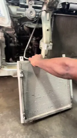 how to clean condenser car| how to service condenser| condenser service| how to condenser clean#carac #acproblems #msautos #ac 