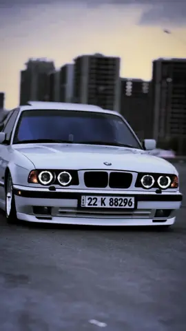 BMW 🤍🖤 #الموصل_دهوك_اربيل_بغداد_كركوك #الشعب_الصيني_ماله_حل😂😂 #bmw🥶🇩🇪 #سيارات #fyp #bmw525 #foryou #bmwm #tiktokteam 