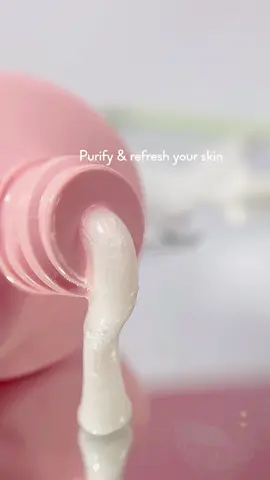 best buy buat tahun iniiii!👏🏻👏🏻👏🏻 niacinamide cleanser dari @skintific_id  bener2 jadi solusi untuk masalah kulit kusamkuuuu😻 kalo kalian liat mungkin teksturnya thick bgt yaaa itu, tapi aslinya di kulit ringan bgttt! pake sebesar biji jagung aja busanya udah banyakkk 1 poin plusnya adalah cleanser ini ga bikin muka kerasa ketarik abis dipake🤍  #fyp #masukberanda #xyzbca #skincareroutine #skintific #facialwash #cleanser #skincaretips #promoguncang1111 #ugc #ugccreator 