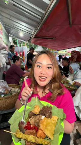 Siapa yg langganan makan NASI JAMBLANG disini??😍🤩 📍Nasi Jamblang Kolektoran,Jl. Kolektoran,Panjunan,Cirebon. Buka mulai jam 16.00-habis #fyp #streetfood #kuliner #infokuliner #viral #kulinercirebon 