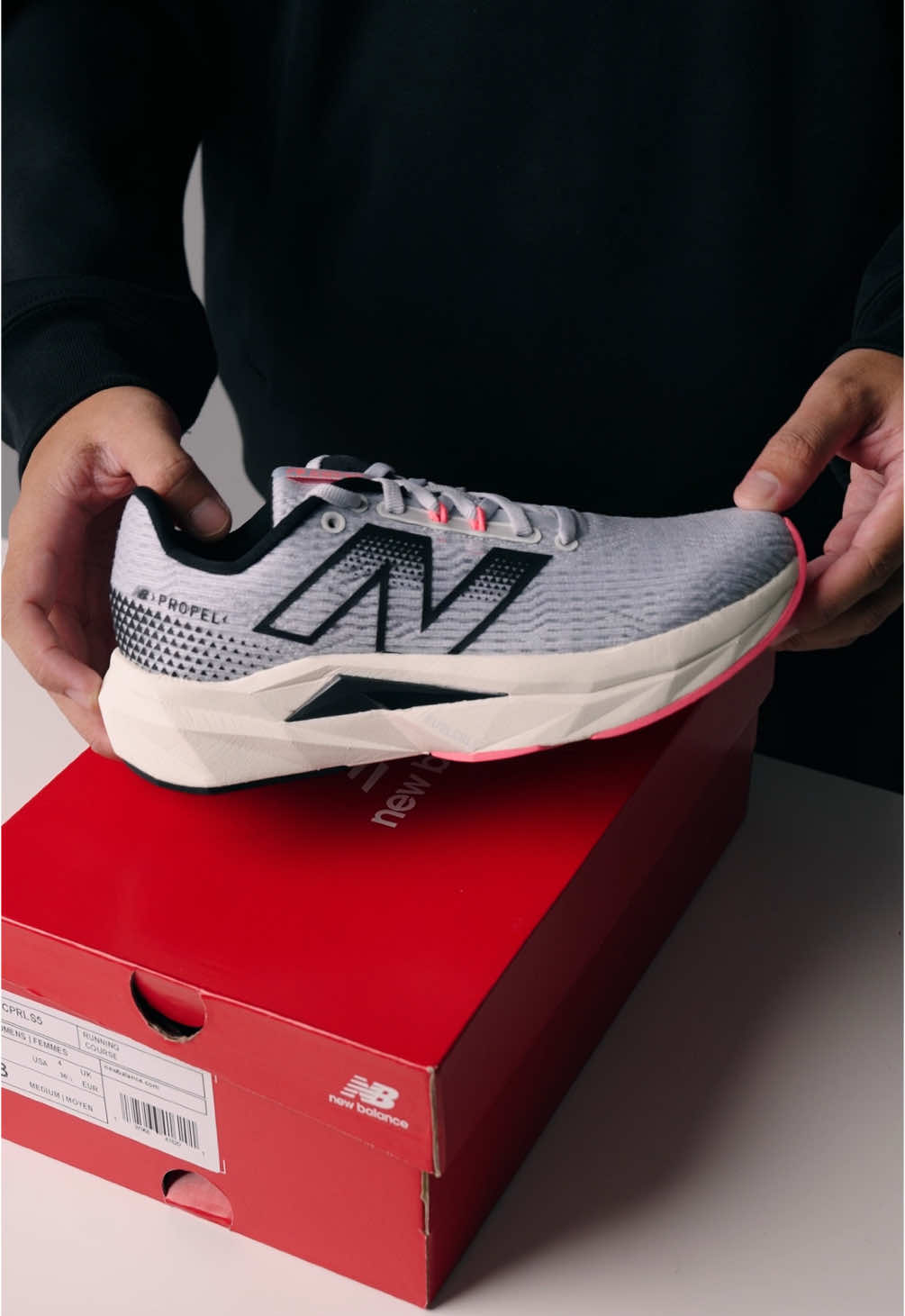 💥 Feel the power in every step with the New Balance FuelCell Propel v5! The ultimate shoe for explosive energy and comfort on your runs. Check it out at Sportsclick.my! 🏃‍♂️  #NewBalance #SportsclickMY