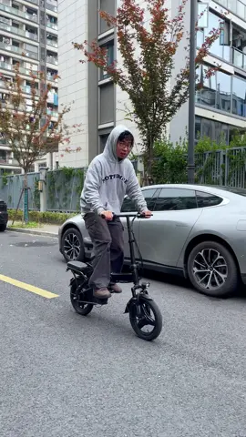 Stylish electric bicycle,a new choice for convenient travel.Strong power,long battery life,easily take you through the city streets.Come and choose,and start a new green travel experience!#APYEAR #ebike #ebikelife #TikTokShop #fyp #tiktok #ebikeshop #foryou 
