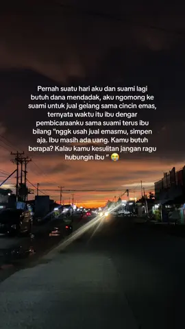 Pesan ibu waktu aku mau berangkat merantau, “kalau butuh apa-apa hubungi ibu “ 😭 Sehat - sehat ya bu😭😭 #rinduibu #ibuku #masukberanda #rinduibuku 