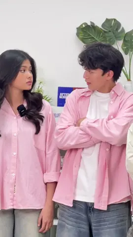 Tatapannya itu loh mal🫣 padahal Rakha salting brutal tapi tetep pengen keliatan Cool tuh😂 #TiktokShopOOTD #JinisoEntertainment    #Jiniso #jeansviral #jinisojeans #bestsellers #jeanshighwaistmurah #racuntiktokshopmurah #jeanswanita #fyp 