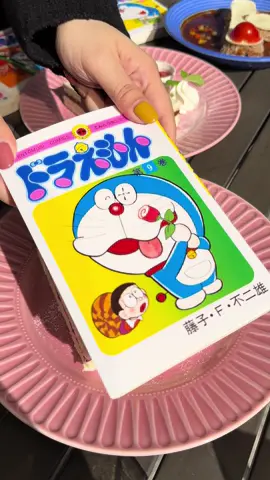 東京で期間限定で食べられるドラえもんのコミックケーキ！ 「Cafe Lish」 📍 東京都千代田区一ツ橋2-3-1 #japanesefood #japanfood #japan #tiktokfood #東京グルメ
