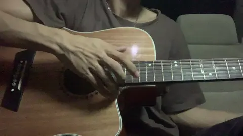ချို့ Gunn (guitar cover song by me) အရမ်းအဆင်မပြေလို့တောင်းပန်ပါတယ်ဗျ🙏🏻 #ချို့ #gunn #coversong #waiyanwinchester 